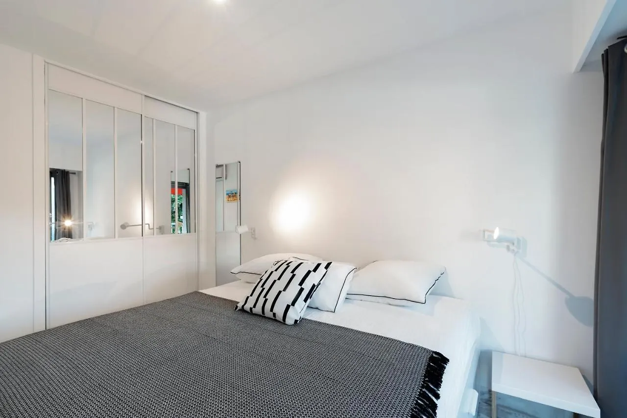 Appartement 2 Pieces Au Calme Proche Martinez Avec Parking Prive Канны Франция