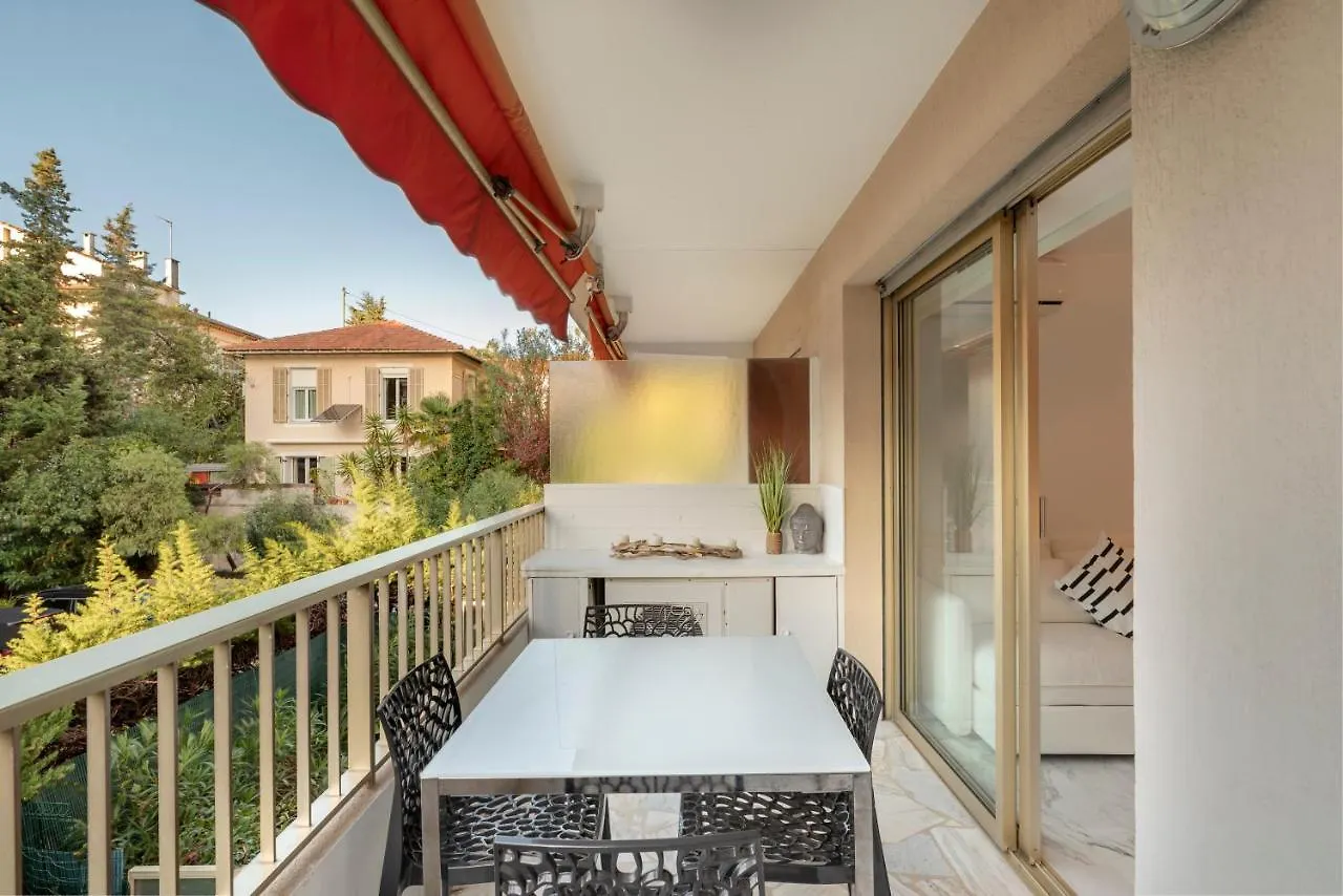 Апартаменты Appartement 2 Pieces Au Calme Proche Martinez Avec Parking Prive Канны