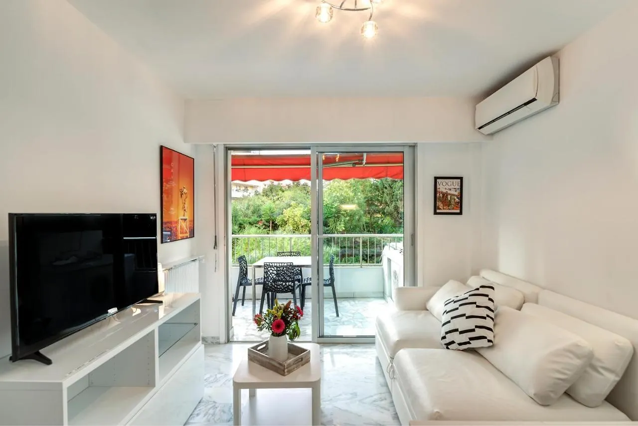 Appartement 2 Pieces Au Calme Proche Martinez Avec Parking Prive Cannes