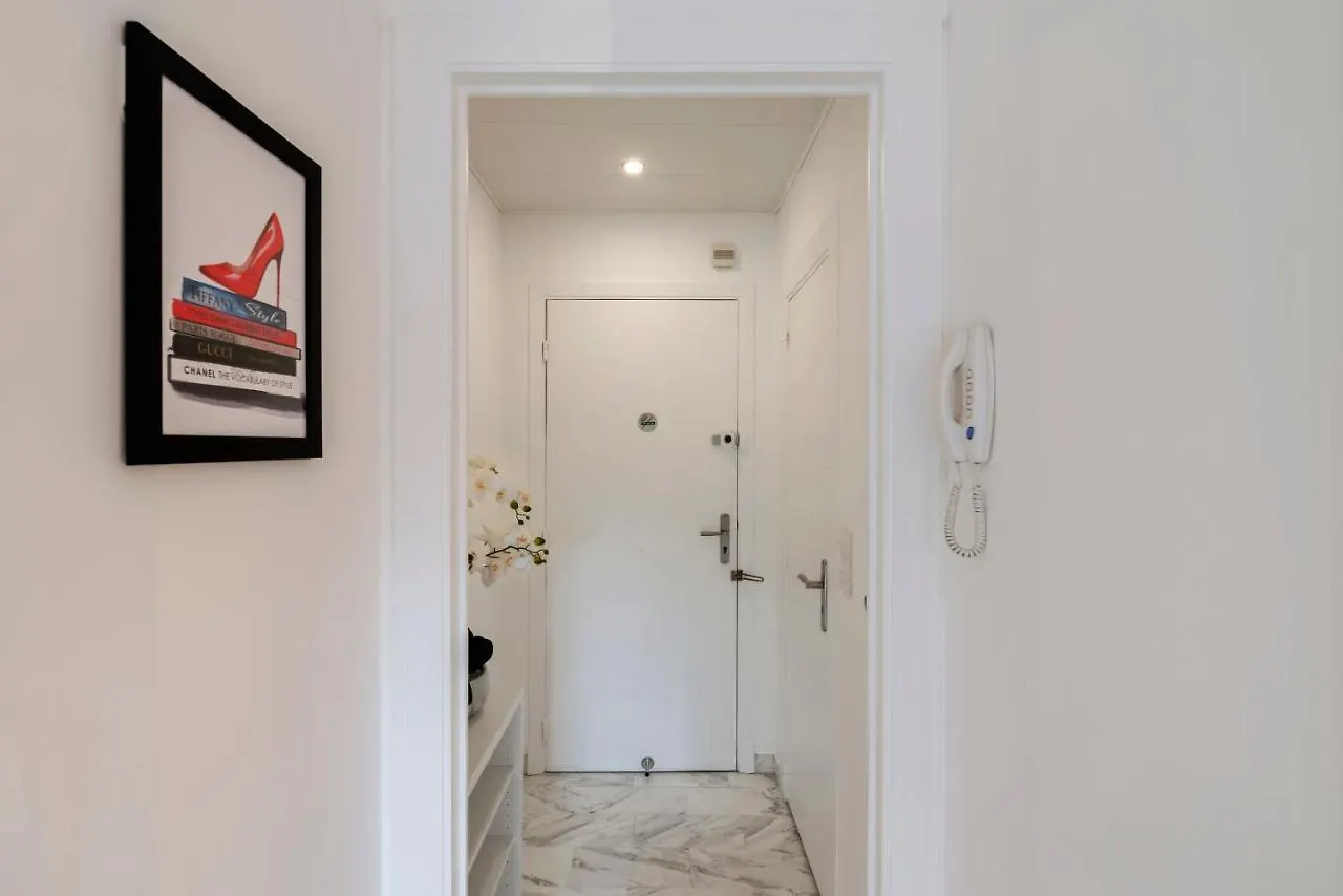 Appartement 2 Pieces Au Calme Proche Martinez Avec Parking Prive Cannes Apartment